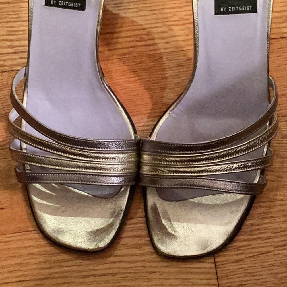 Cynthia Rowley by Zeitgeist scrappy gold & silver sandals size 6.5 /3.25 in heel - Picture 2 of 7